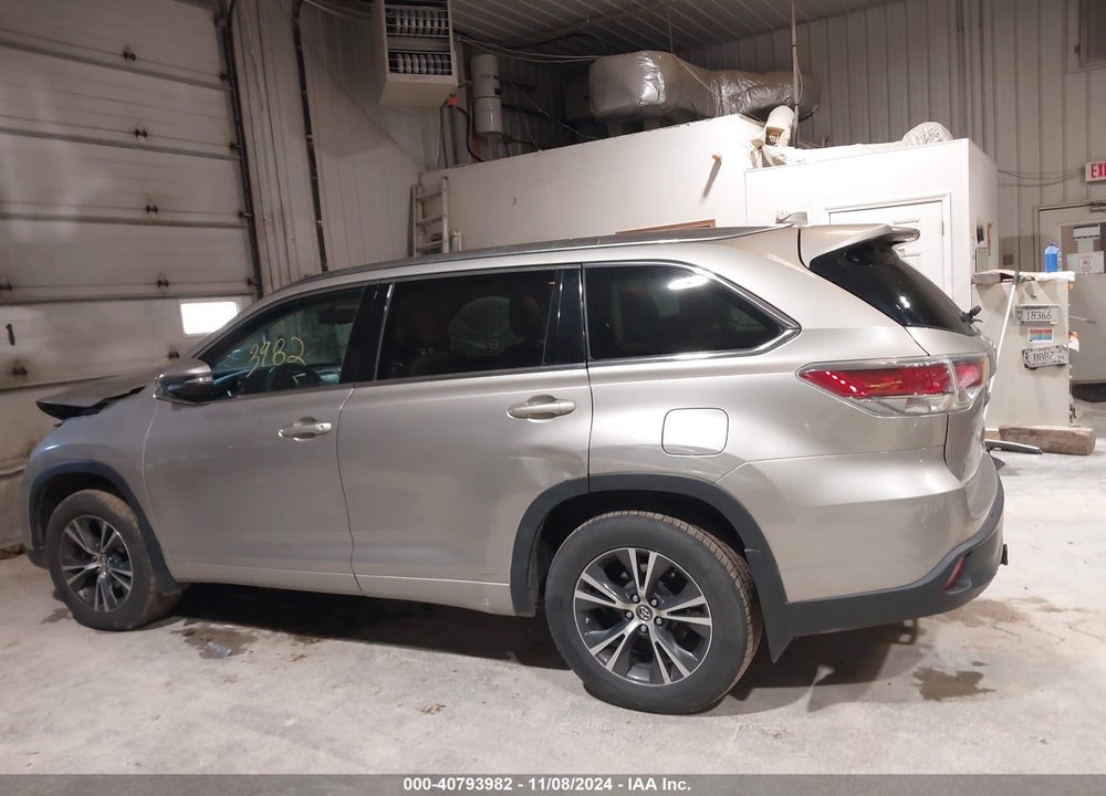 2016 TOYOTA HIGHLANDER XLE V6 VIN: 5TDJKRFHXGS294546