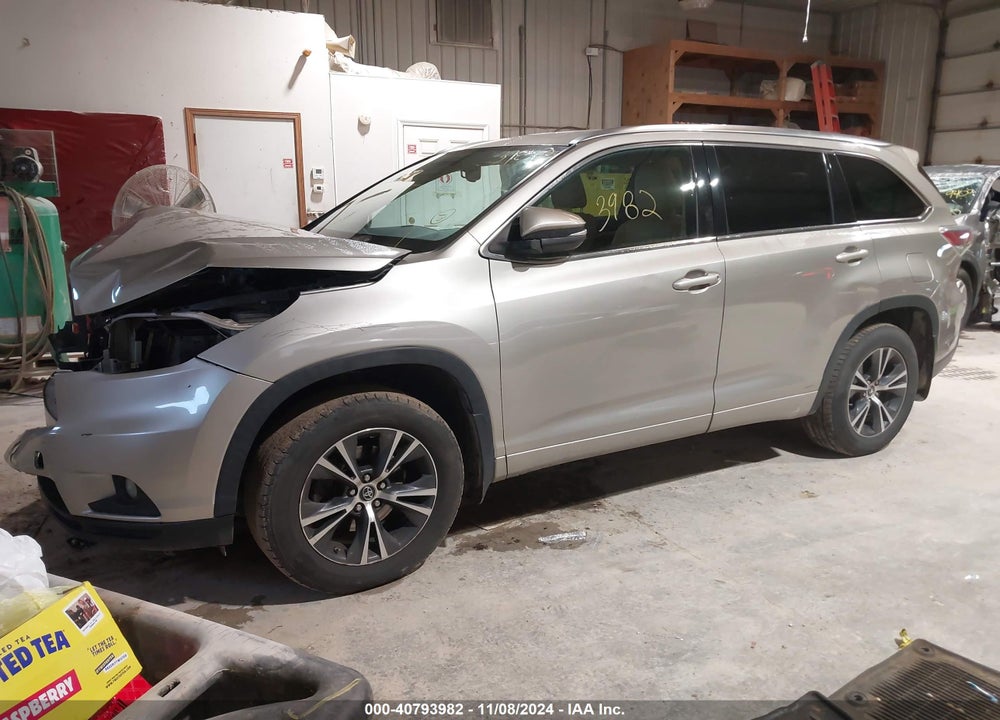 2016 TOYOTA HIGHLANDER XLE V6 VIN: 5TDJKRFHXGS294546