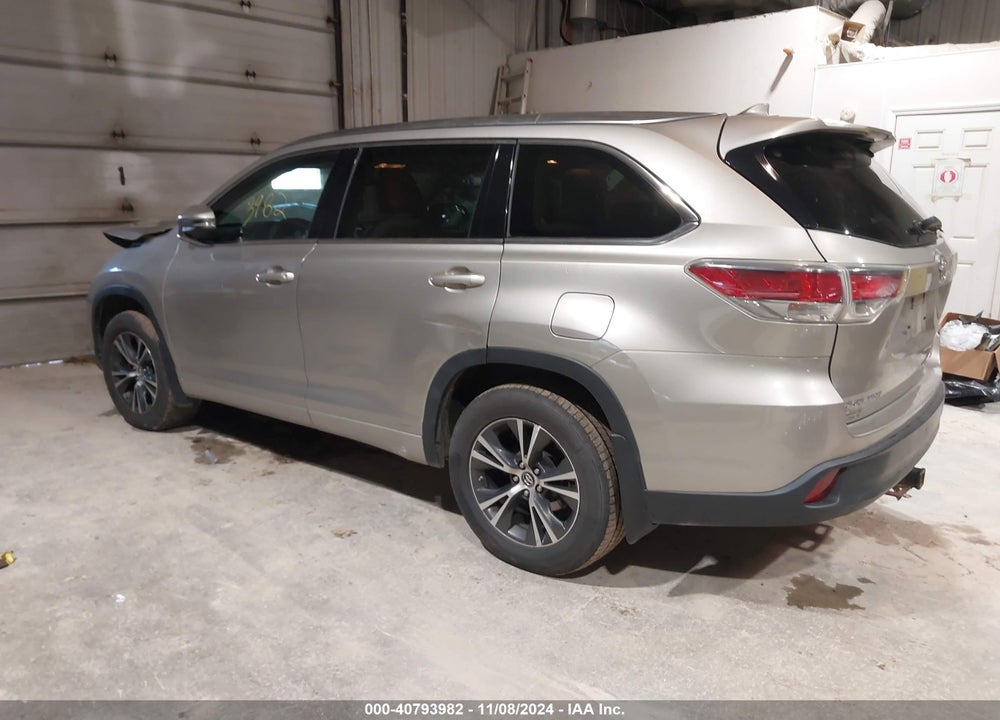 2016 TOYOTA HIGHLANDER XLE V6 VIN: 5TDJKRFHXGS294546