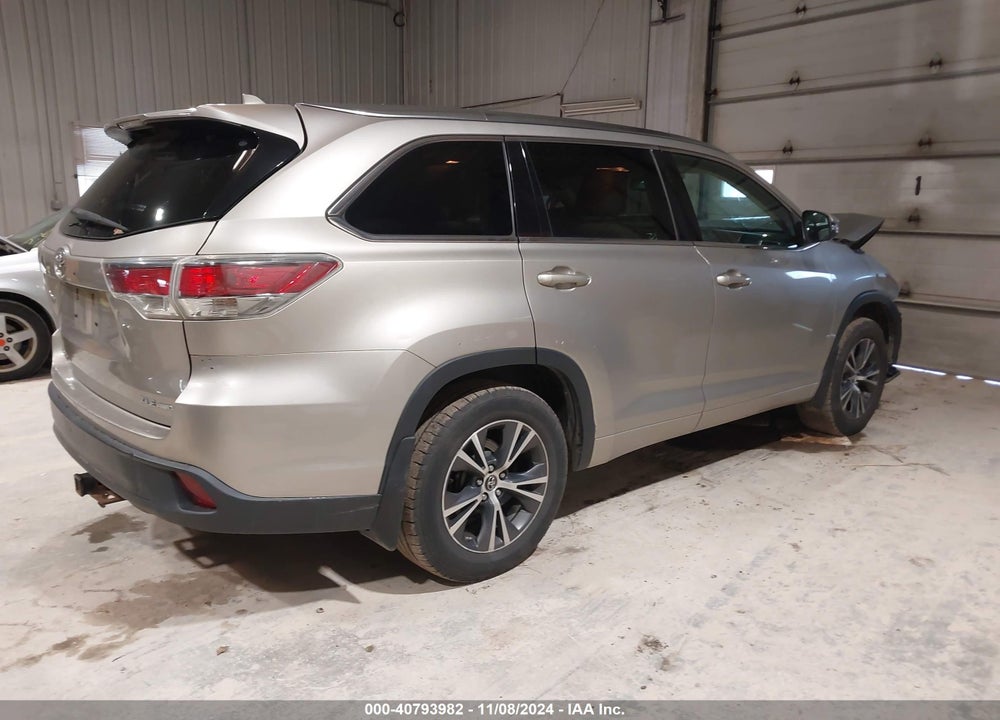 2016 TOYOTA HIGHLANDER XLE V6 VIN: 5TDJKRFHXGS294546