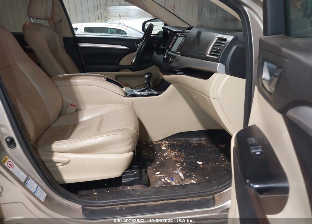 2016 TOYOTA HIGHLANDER XLE V6 VIN: 5TDJKRFHXGS294546