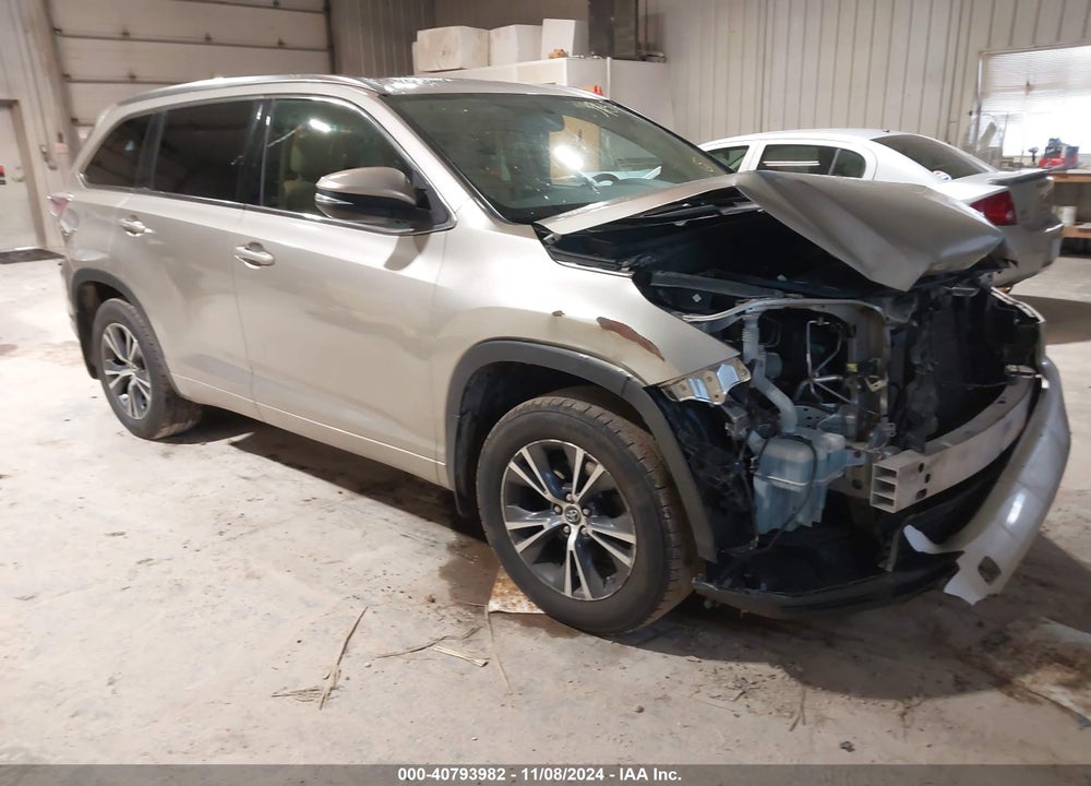 2016 TOYOTA HIGHLANDER XLE V6 VIN: 5TDJKRFHXGS294546