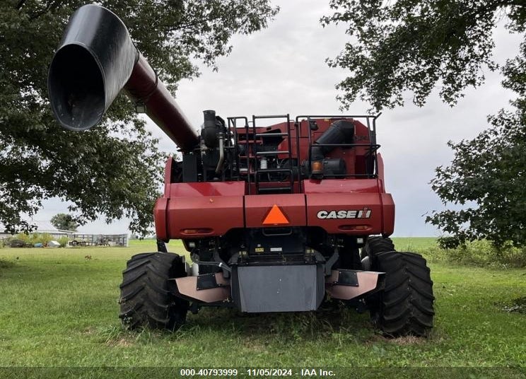 2013 CASE-INTERNATIONAL 8230 COMBINE VIN: YDG219706