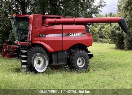 2013 CASE-INTERNATIONAL 8230 COMBINE VIN: YDG219706