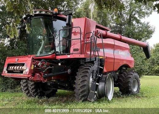 2013 CASE-INTERNATIONAL 8230 COMBINE VIN: YDG219706
