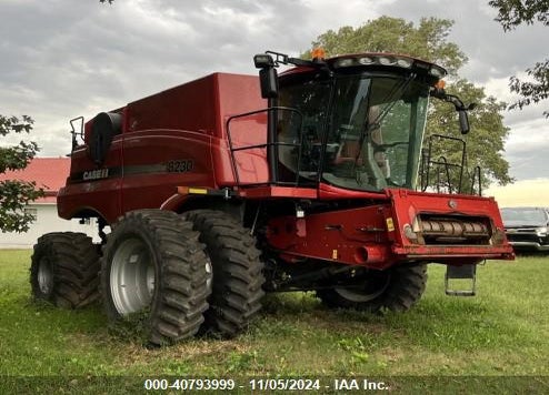 2013 CASE-INTERNATIONAL 8230 COMBINE VIN: YDG219706