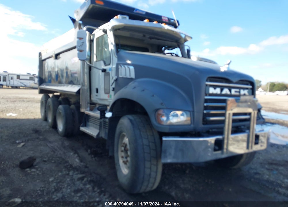 2022 MACK GRANITE VIN: 1M2GR2GC7NM027708