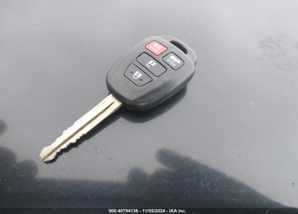 2017 TOYOTA COROLLA LE VIN: 5YFBURHE3HP727023