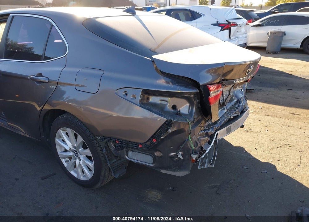 2019 TOYOTA CAMRY LE VIN: 4T1B11HK3KU192166
