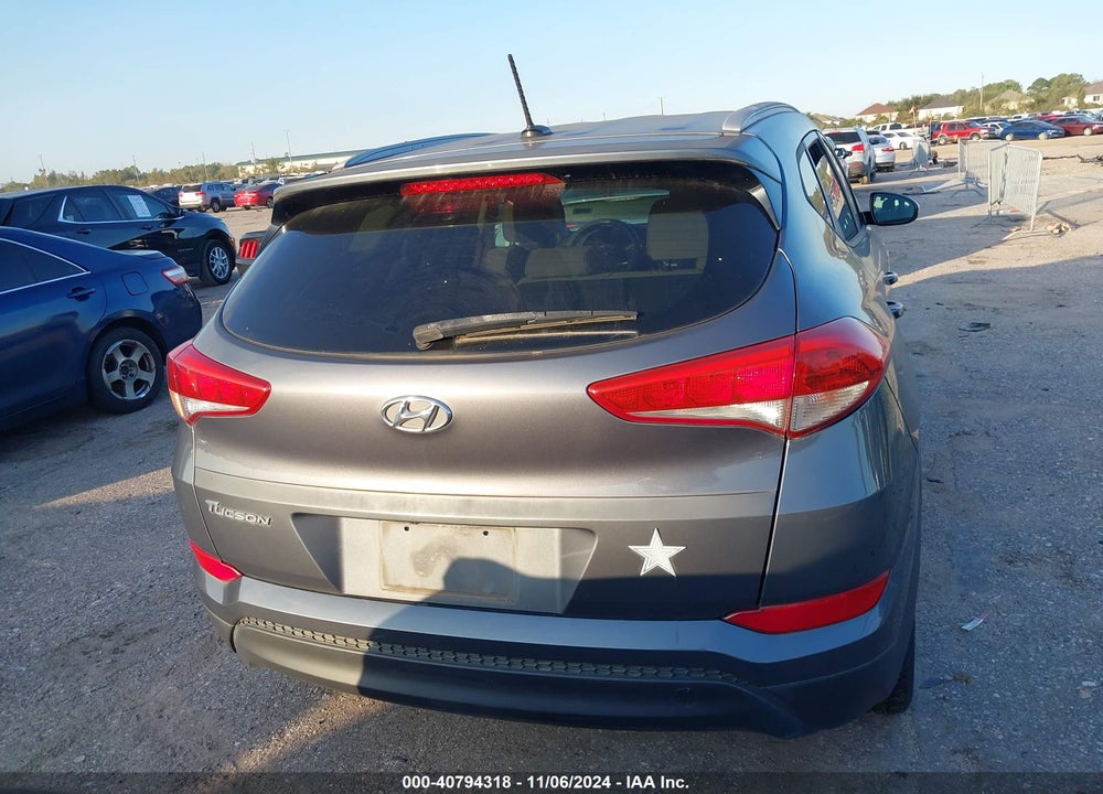 2016 HYUNDAI TUCSON SE VIN: KM8J33A43GU109596