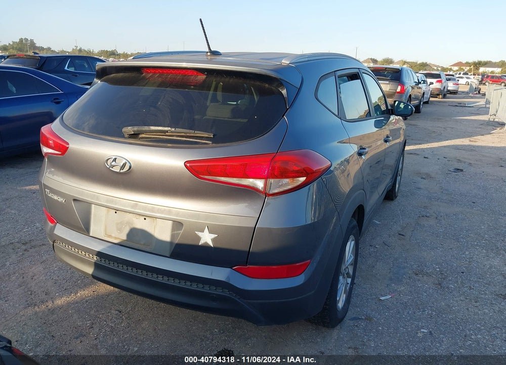 2016 HYUNDAI TUCSON SE VIN: KM8J33A43GU109596