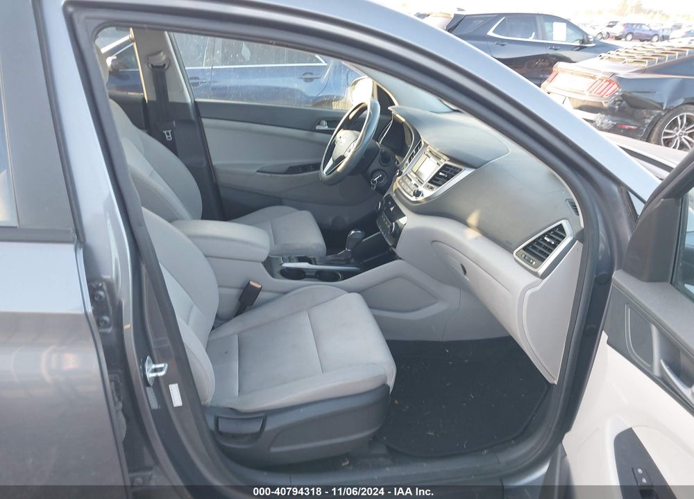 2016 HYUNDAI TUCSON SE VIN: KM8J33A43GU109596