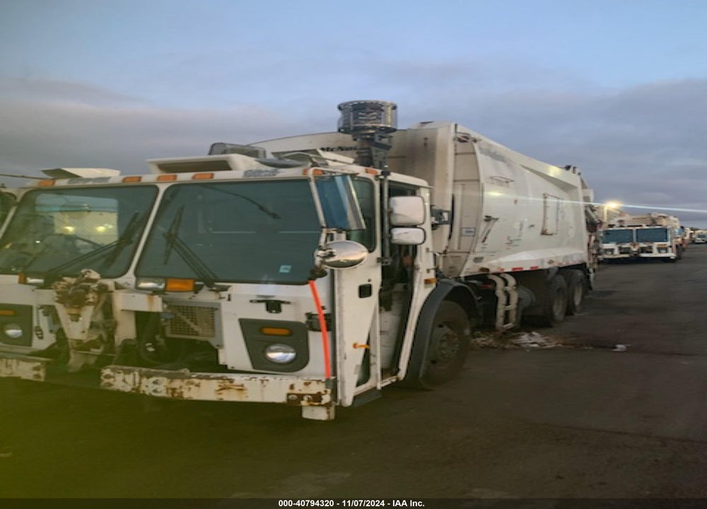 2013 MACK 600 LEU600 VIN: 1M2AU02C3DM007213