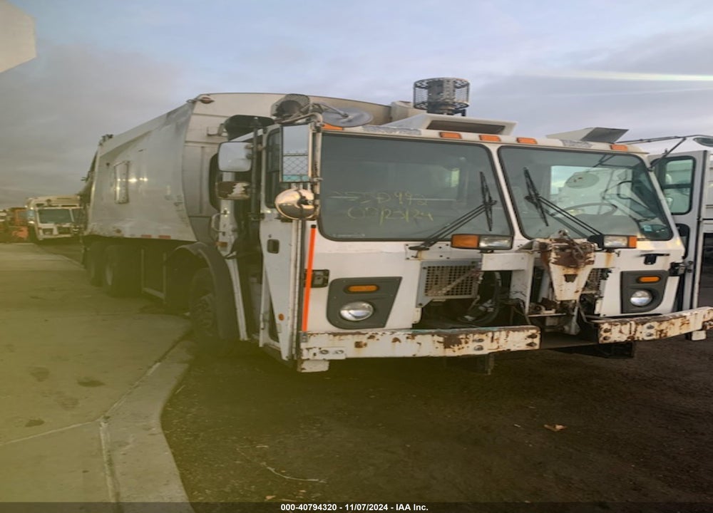 2013 MACK 600 LEU600 VIN: 1M2AU02C3DM007213