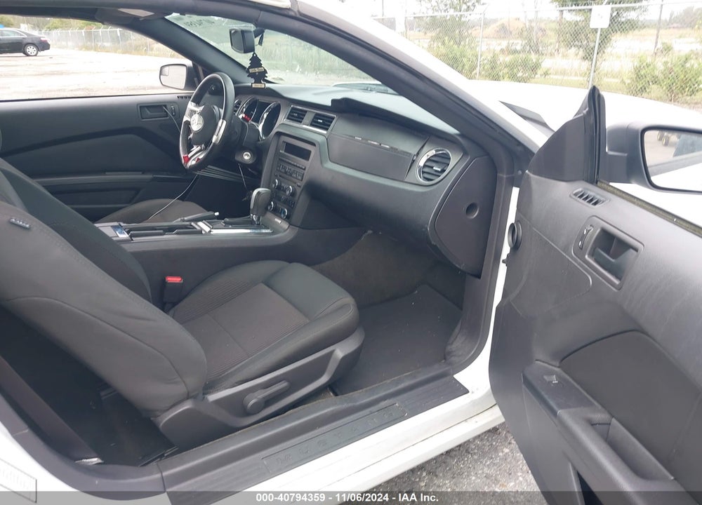 2014 FORD MUSTANG V6 VIN: 1ZVBP8EM5E5322865