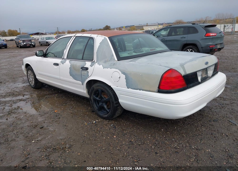 2004 FORD POLICE INTERCEPTOR BASE W/3.27 AXLE/NGV BASE W/3.27 AXLE/POLICE VIN: 2FAHP71W34X135092