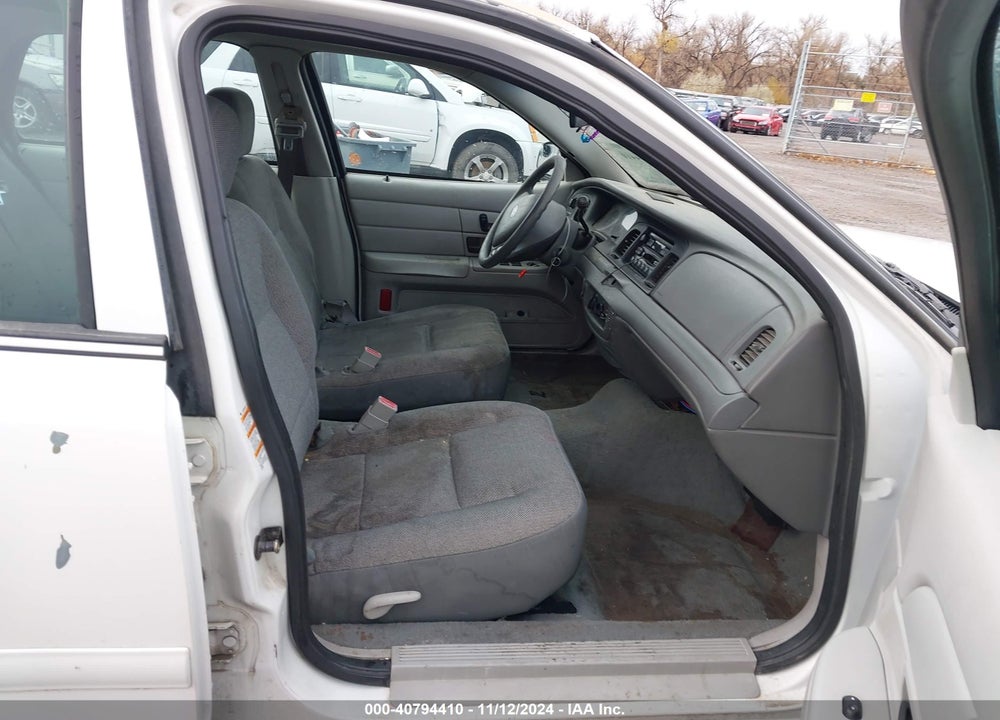 2004 FORD POLICE INTERCEPTOR BASE W/3.27 AXLE/NGV BASE W/3.27 AXLE/POLICE VIN: 2FAHP71W34X135092