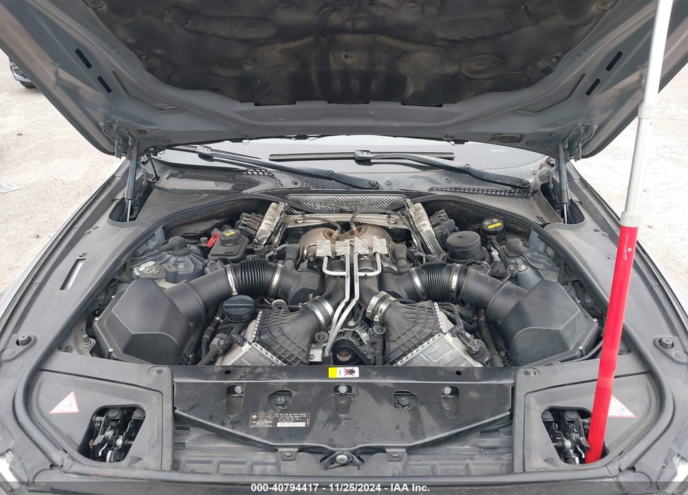 2014 BMW M5 VIN: WBSFV9C58ED593915