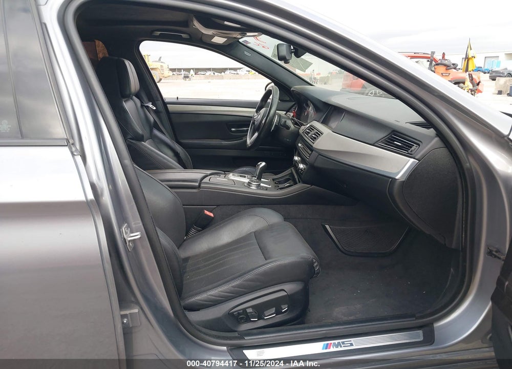 2014 BMW M5 VIN: WBSFV9C58ED593915