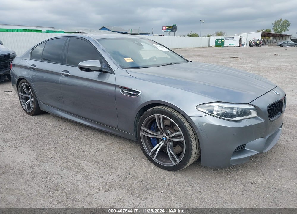 2014 BMW M5 VIN: WBSFV9C58ED593915
