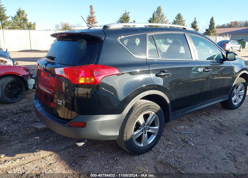 2015 TOYOTA RAV4 XLE VIN: 2T3RFREV4FW327908