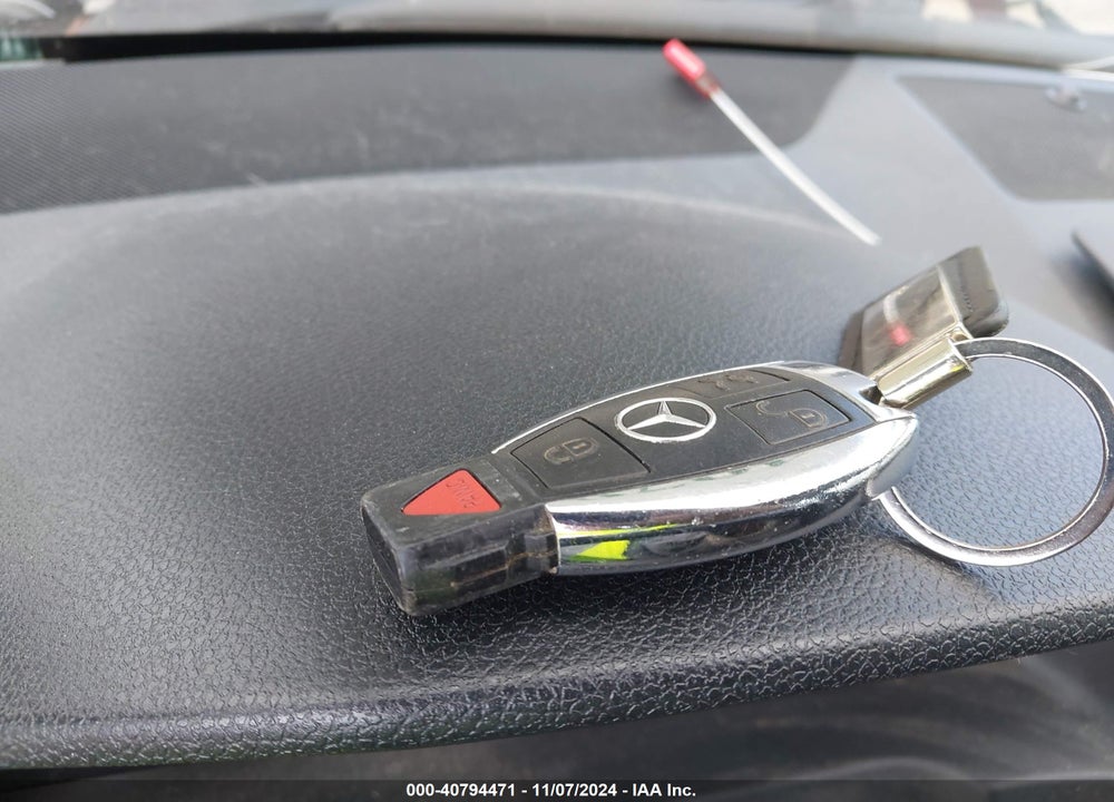 2011 MERCEDES-BENZ C 300 VIN: WDDGF8BB7BR150038