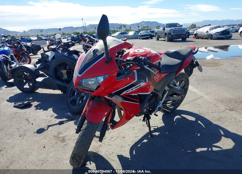 2017 HONDA CBR300 R VIN: MLHNC5103H5300667