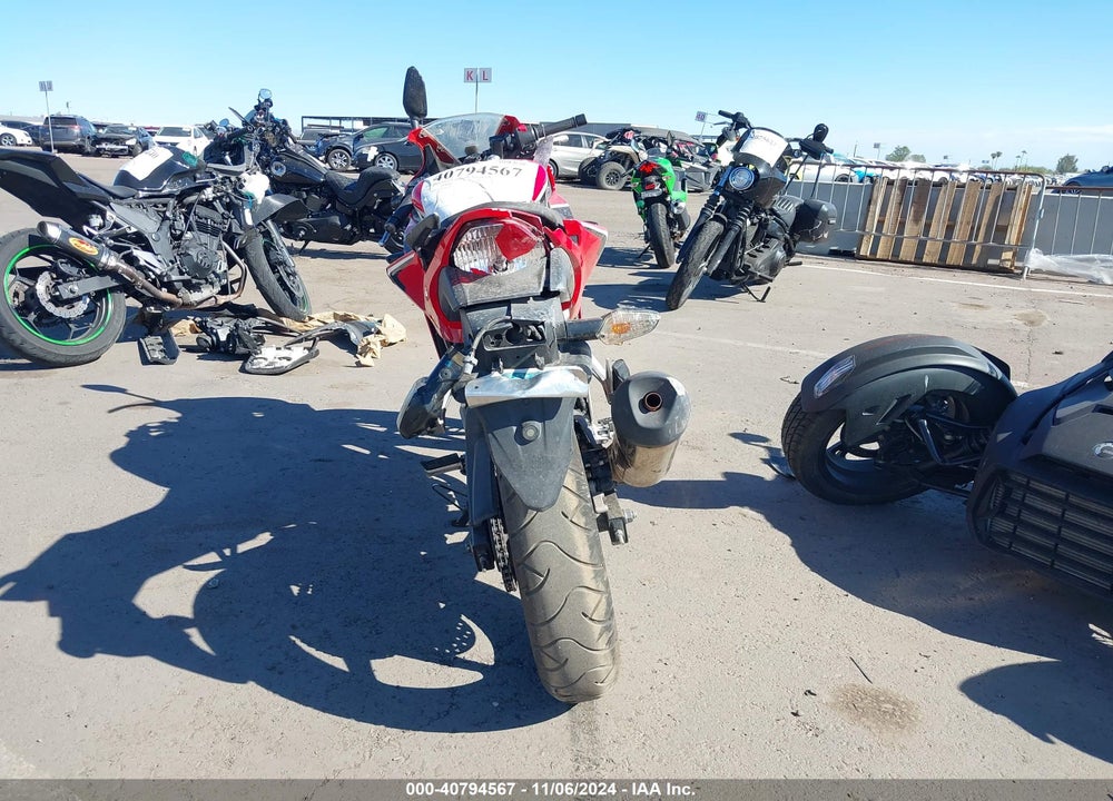 2017 HONDA CBR300 R VIN: MLHNC5103H5300667