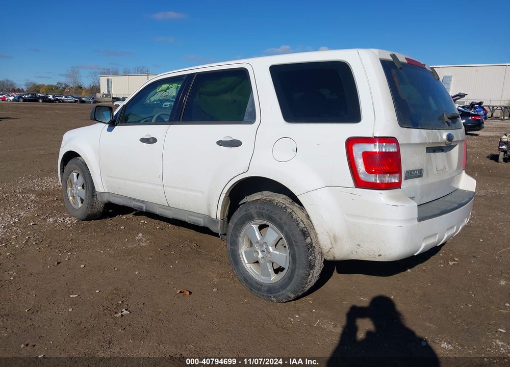 2009 FORD ESCAPE XLS VIN: 1FMCU02709KB69587