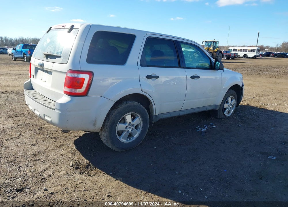 2009 FORD ESCAPE XLS VIN: 1FMCU02709KB69587