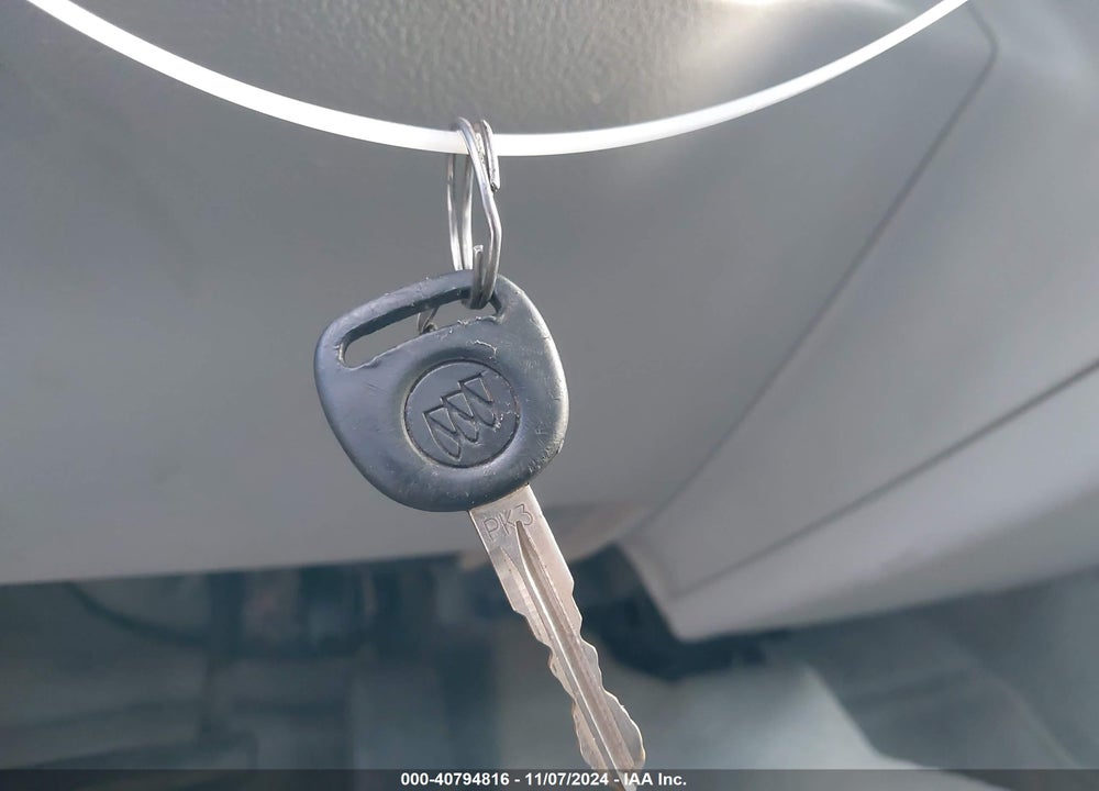 2007 BUICK LACROSSE VIN: 2G4WC582171114605