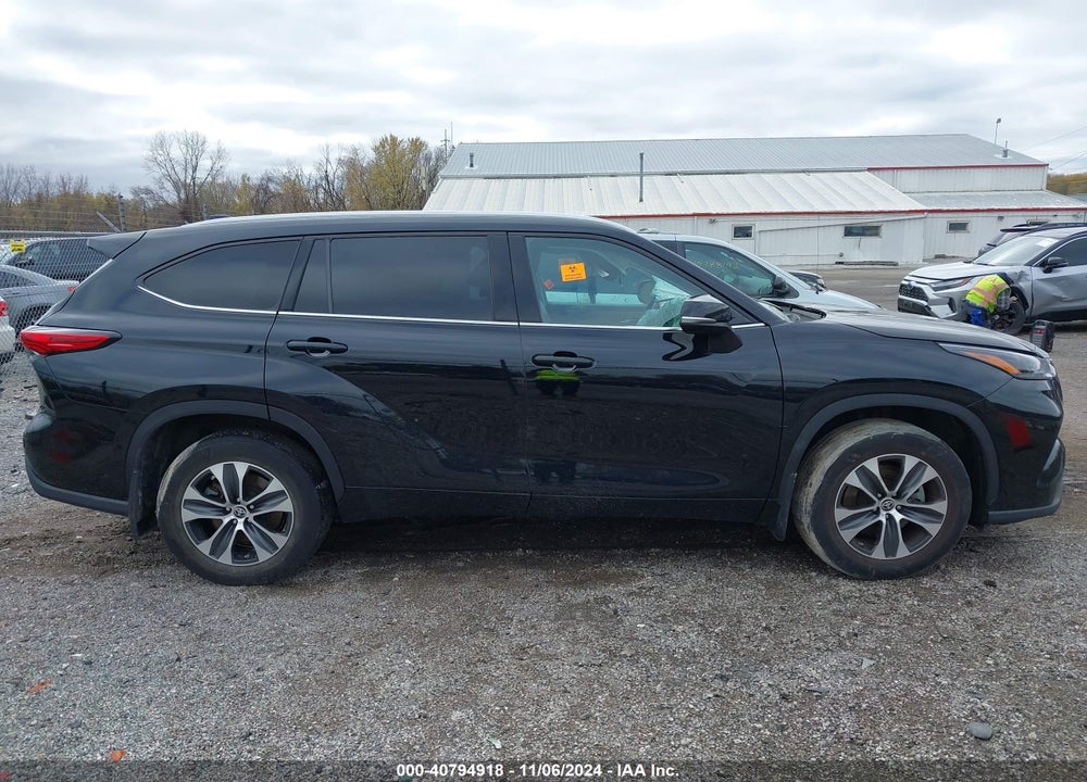 2022 TOYOTA HIGHLANDER VIN: 5TDGZRBH7NS564695