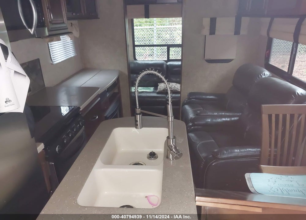 2018 FOREST RIVER TRAVEL TRLR VIN: 4X4FSAJ23JJ035437