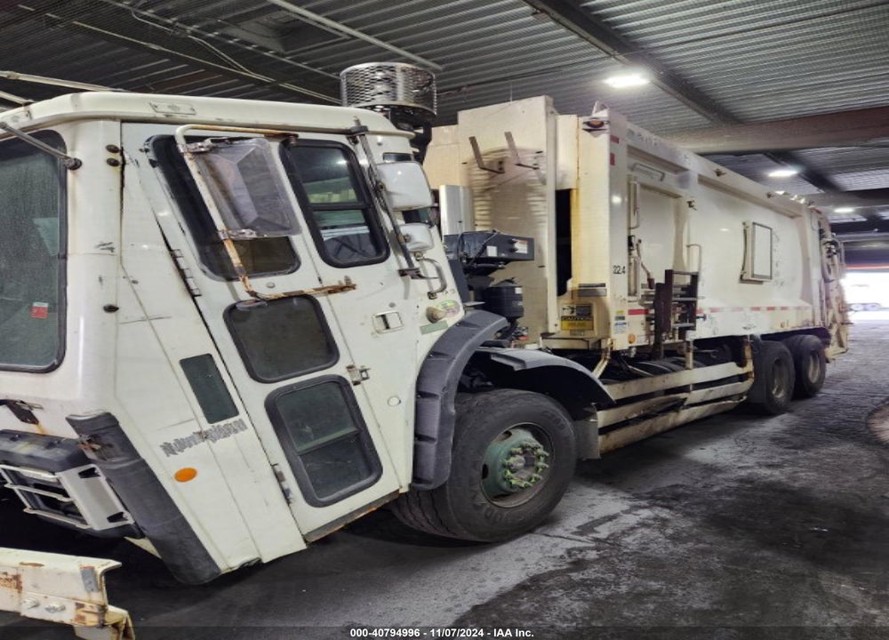 2017 MACK LR VIN: 1M2LR02C2HM001631