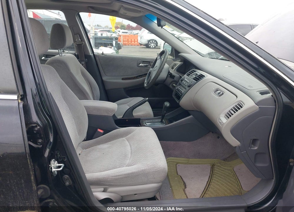 2002 HONDA ACCORD 2.3 SE VIN: JHMCG56702C029010