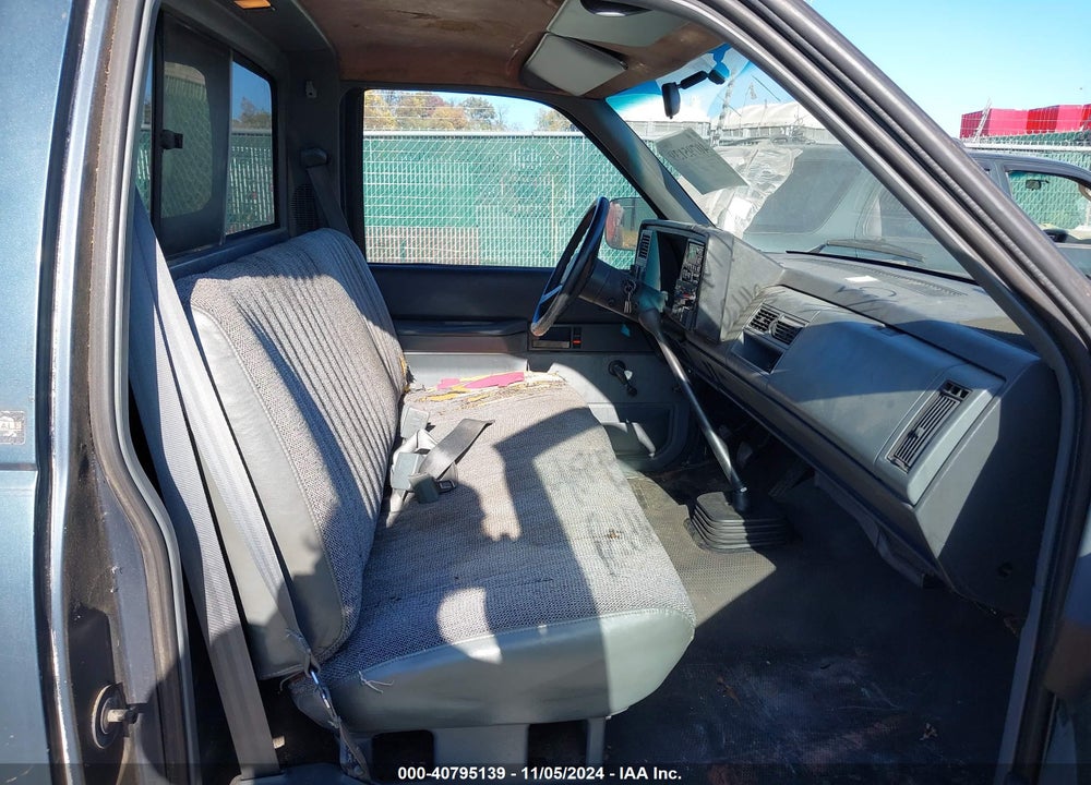 1988 CHEVROLET GMT-400 C1500 VIN: 1GCDC14Z8JE189363