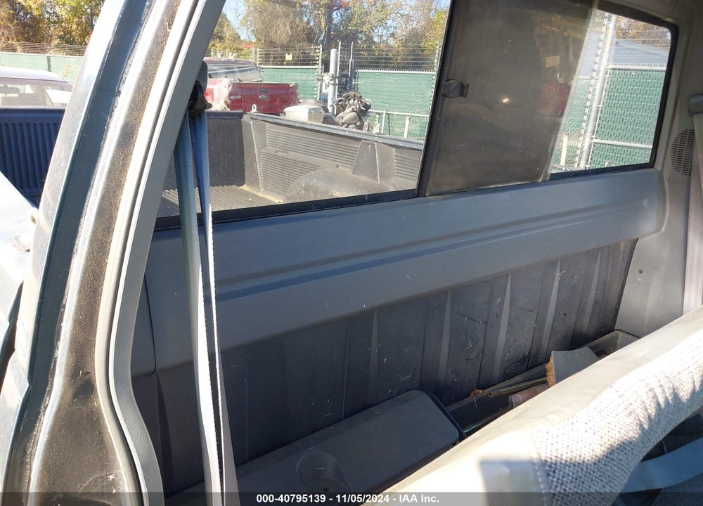 1988 CHEVROLET GMT-400 C1500 VIN: 1GCDC14Z8JE189363