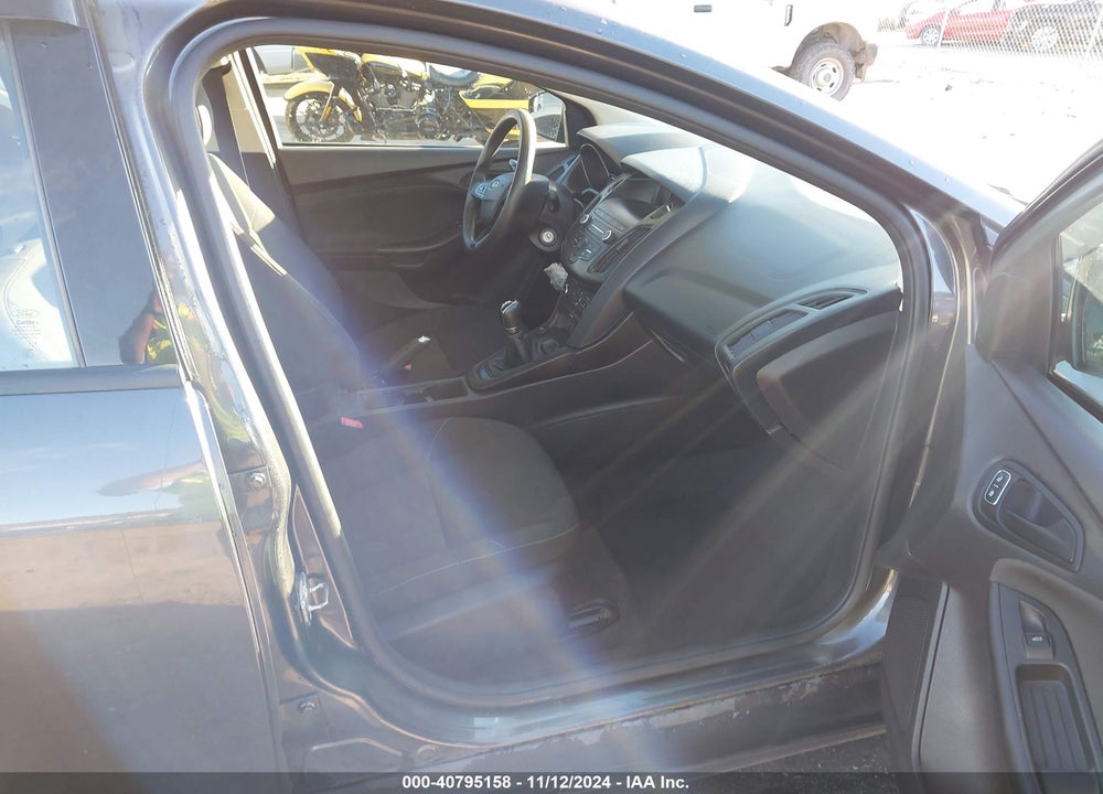2018 FORD FOCUS S VIN: 1FADP3E23JL235281