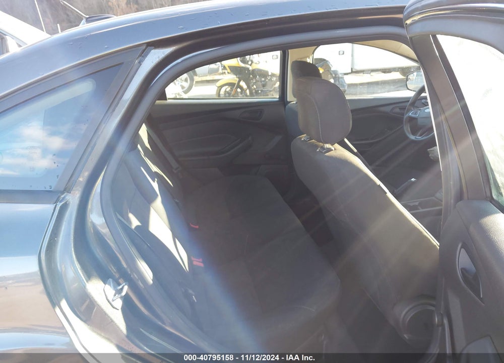 2018 FORD FOCUS S VIN: 1FADP3E23JL235281