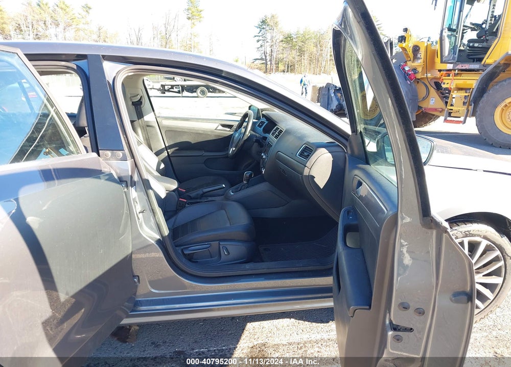 2014 VOLKSWAGEN JETTA 1.8T SEL VIN: 3VWL17AJ2EM419866