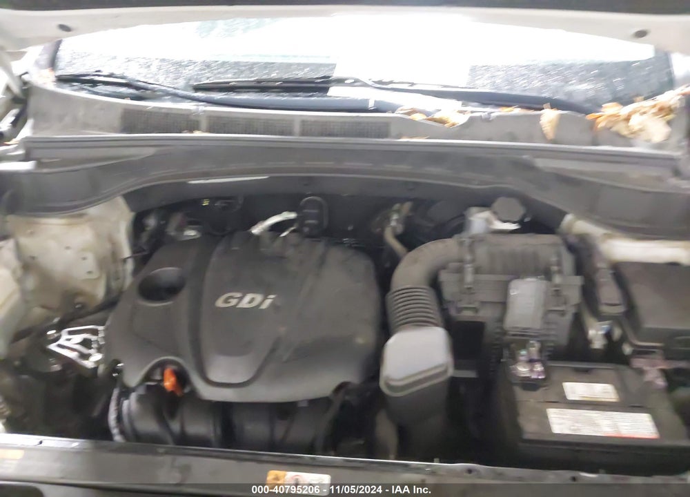 2013 HYUNDAI SANTA FE VIN: 5XYZU3LB0DG015429