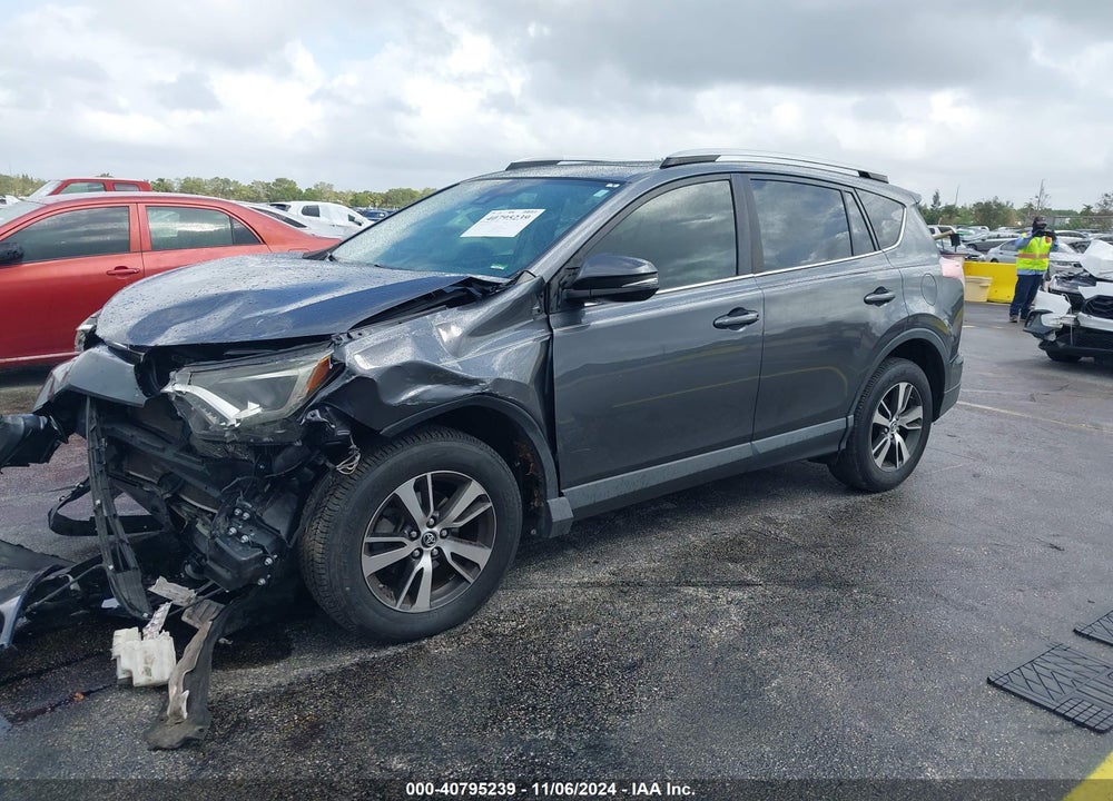 2018 TOYOTA RAV4 ADVENTURE/XLE VIN: JTMWFREV5JD132649