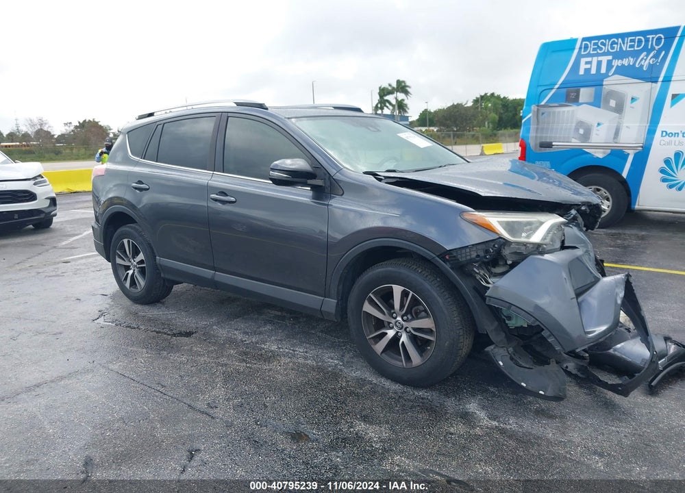 2018 TOYOTA RAV4 ADVENTURE/XLE VIN: JTMWFREV5JD132649