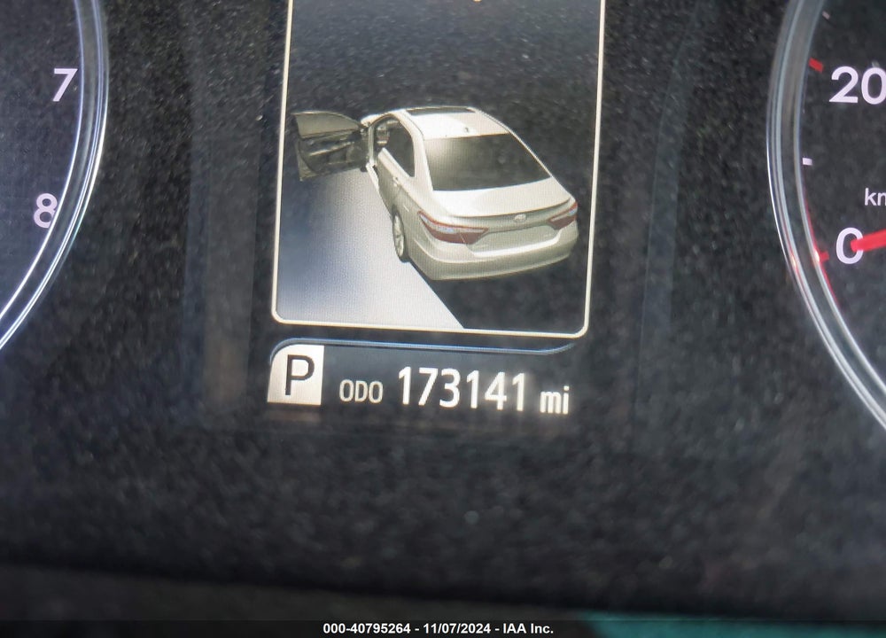 2017 TOYOTA CAMRY SE VIN: 4T1BF1FK0HU767580