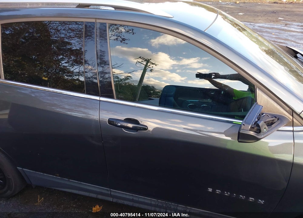 2019 CHEVROLET EQUINOX LT VIN: 2GNAXLEX5K6136164