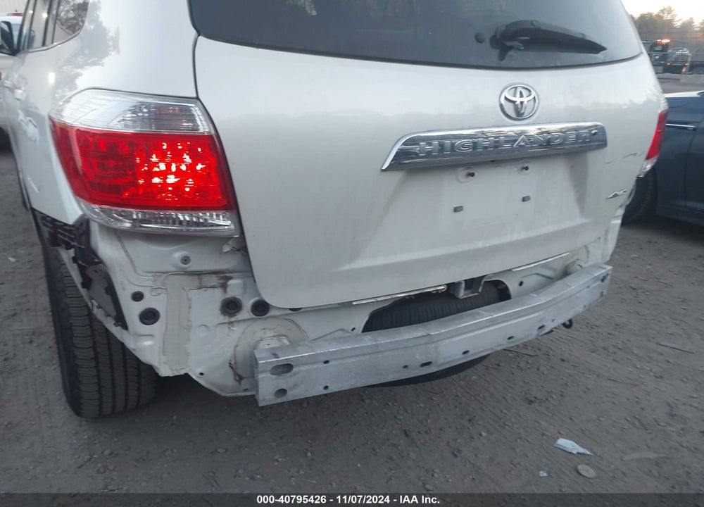 2012 TOYOTA HIGHLANDER SE V6 VIN: 5TDBK3EH2CS156321