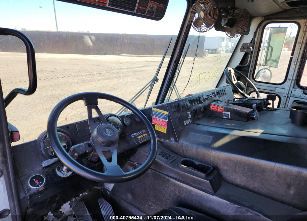 2013 MACK 600 LEU600 VIN: 1M2AU02C1DM007789