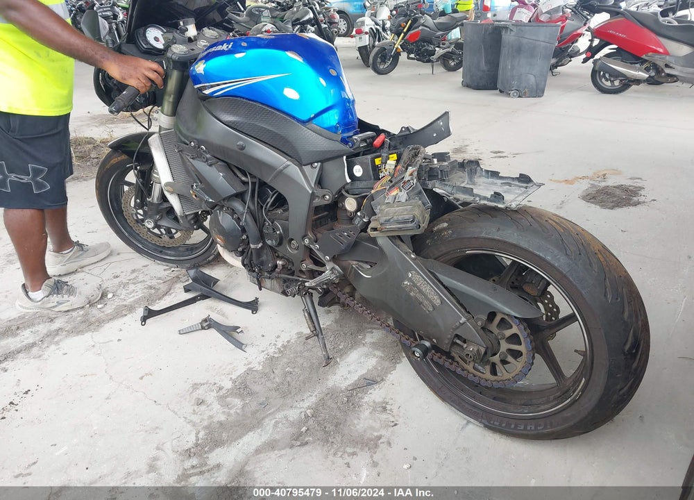 2011 KAWASAKI ZX600 R VIN: JKAZX4R17BA028018