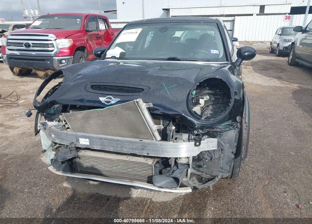 2015 MINI COOPER S VIN: WMWXU3C5XF2B56877