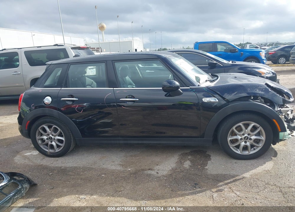 2015 MINI COOPER S VIN: WMWXU3C5XF2B56877